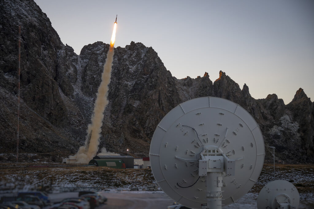 View of the DLR rocket SOAR lifting off from Andøya Space