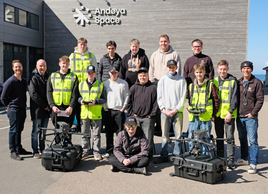 Group photo of the participants and teachers of Vg2 Drone 2024-2025.