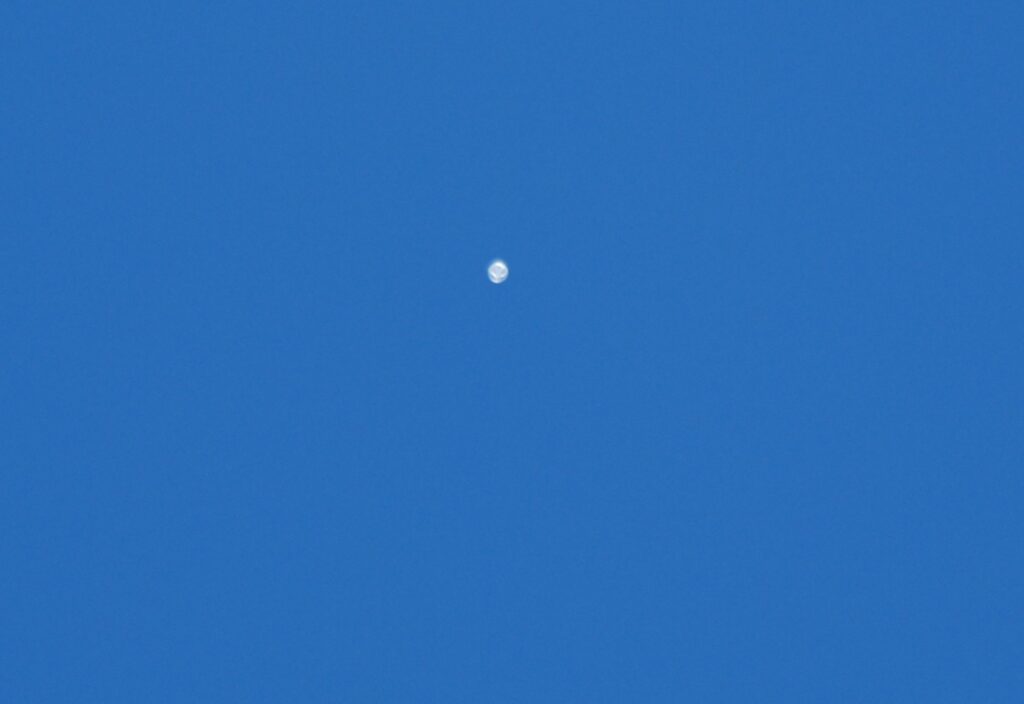 Photo of a stratospheric balloon in the sky. 